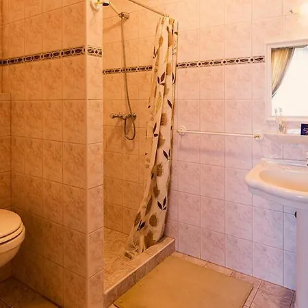 Bed & Breakfast Kellermotel Bor- Es Vadaszhaz Hajos